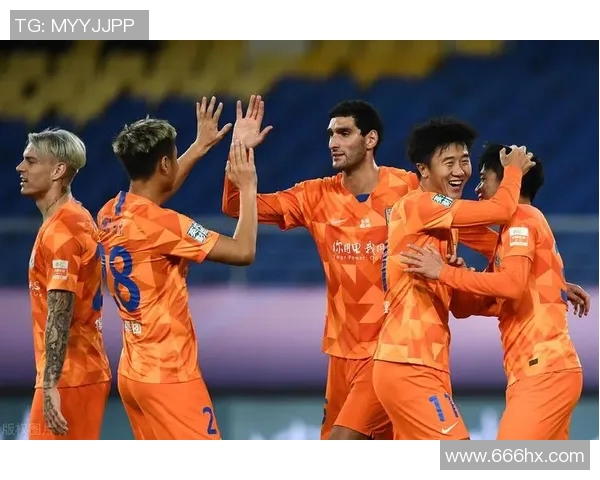 中超激战山东鲁能迎战重庆当代全力争胜展现球队实力与斗志